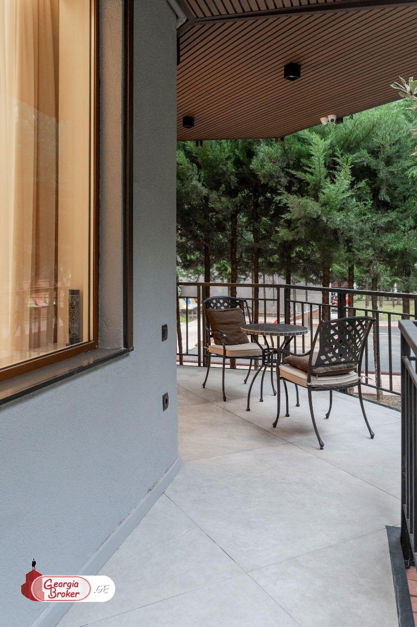 იყიდება ახალი გარემონტებული 4 ოთახიანი ბინა ვაკეში